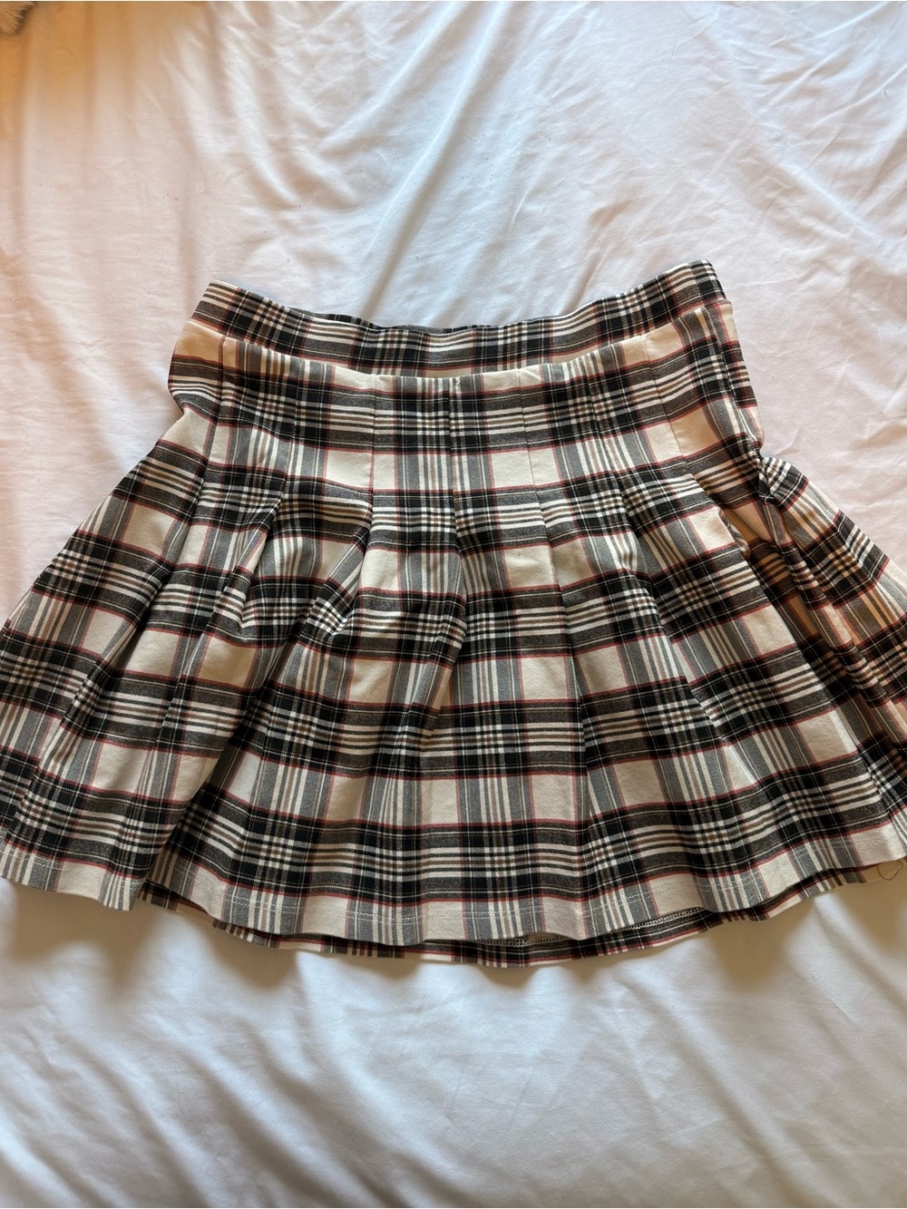 Plaid Pleated Mini Skirt in Cream and Black